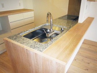 シャビーシックでフレンチカフェ風に―材料が魅力のLDK シャビーシックでフレンチカフェ風に―材料が魅力のLDK